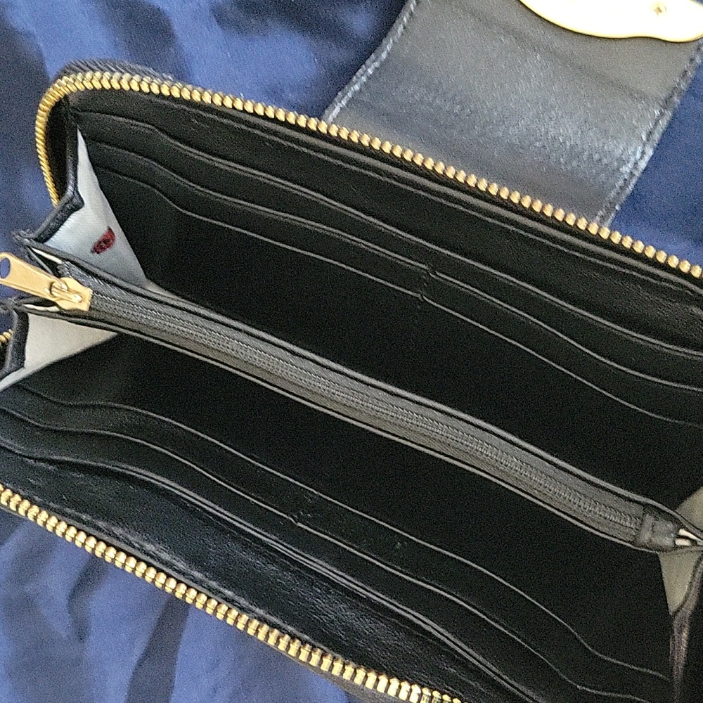NWT ROUGH ROSES BLACK LEATHER GOLD LOCK WALLET - Picture 7 of 13